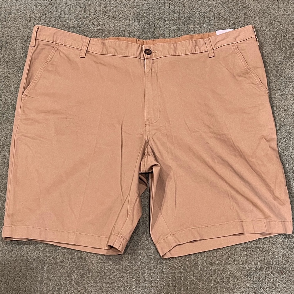 Men’s khaki shorts